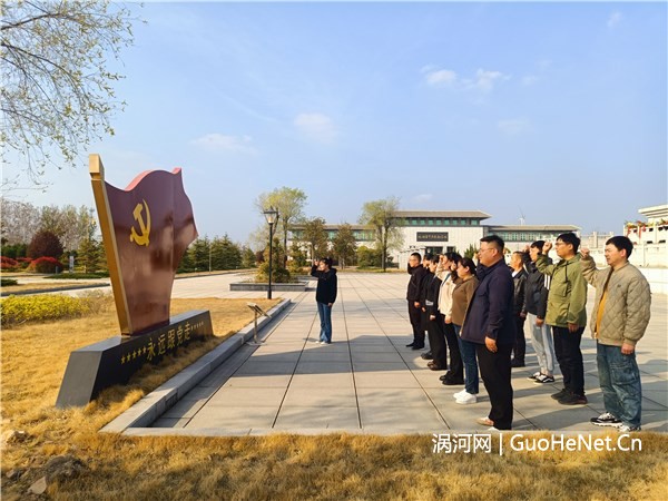 花戲樓街道：開(kāi)展“緬懷革命先烈 傳承紅色基因”清明祭掃活動(dòng)